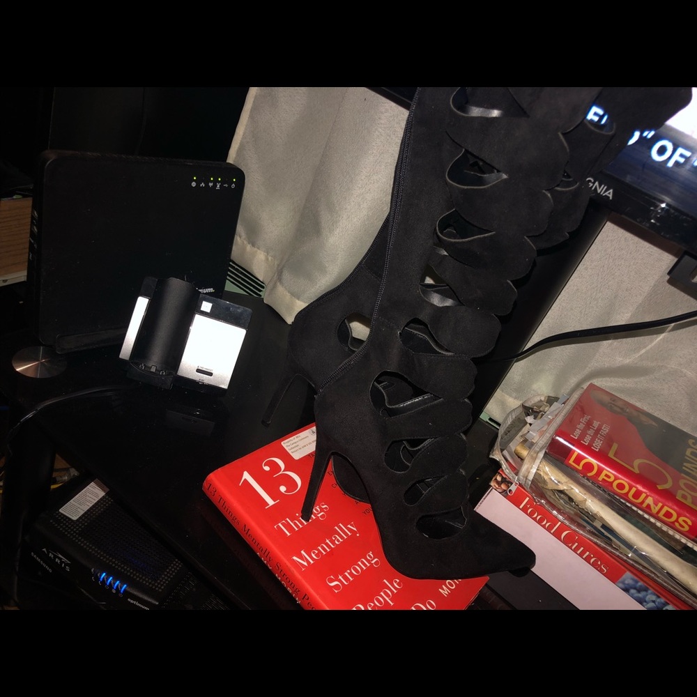 Closed toe high boots - Picture 3 of 7